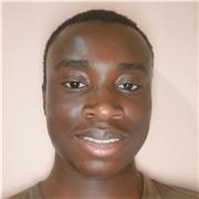 Apto en el idioma inglés y seguro de poder enseñar y ayudar a otros a aprenderlo.